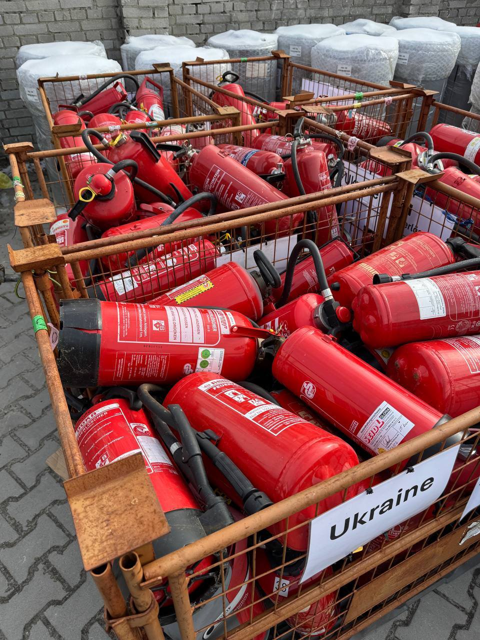 «Народна самооборона Львівщини» відправить вогнегасники в регіони України