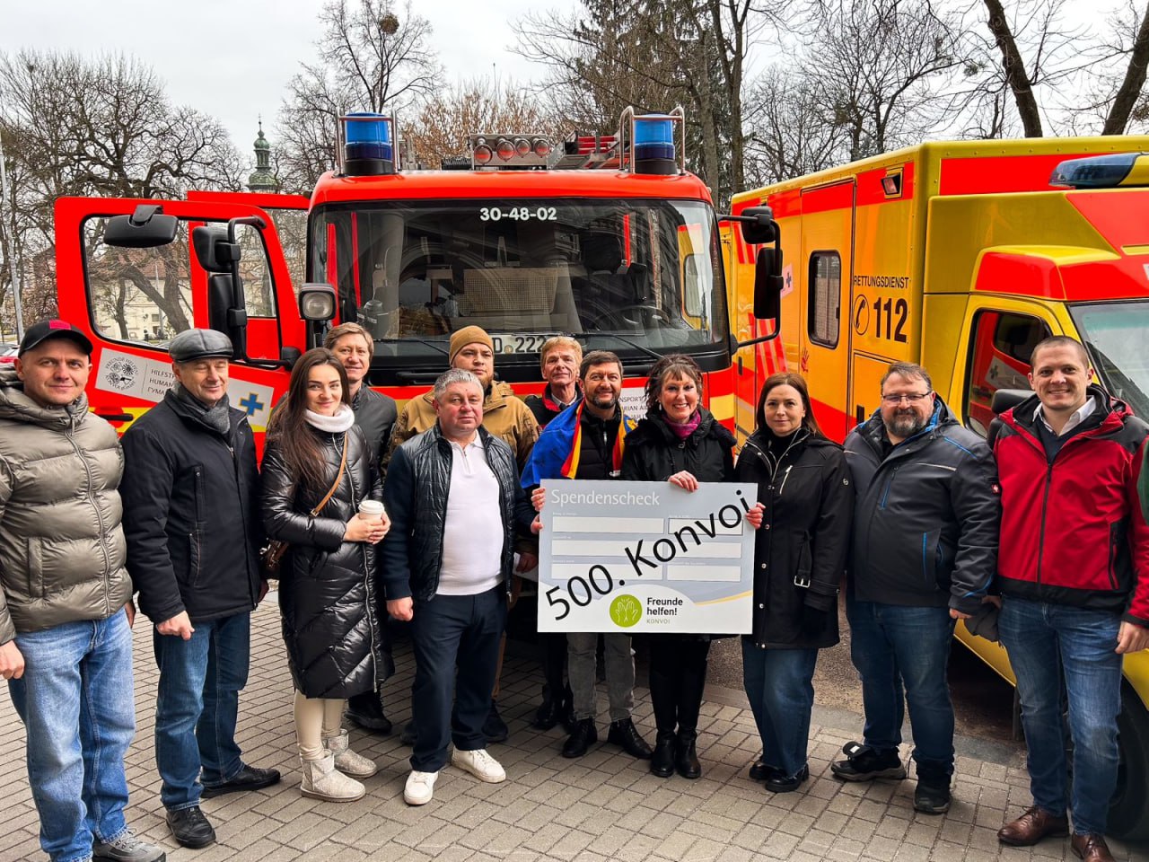 "Народна самооборона Львівщини" разом із партнерами передала Херсонщині спецавтомобілі для порятунку життів