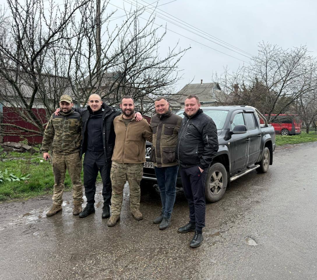 Волонтери «Народної самооборони Львівщини» передали військовим автомобіль і дрони