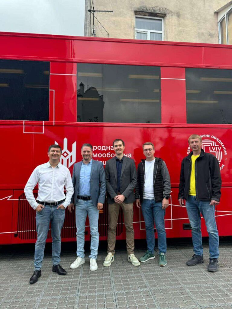 У центрі сучасного мистецтва «Jam Factory» відбулася творча донація
