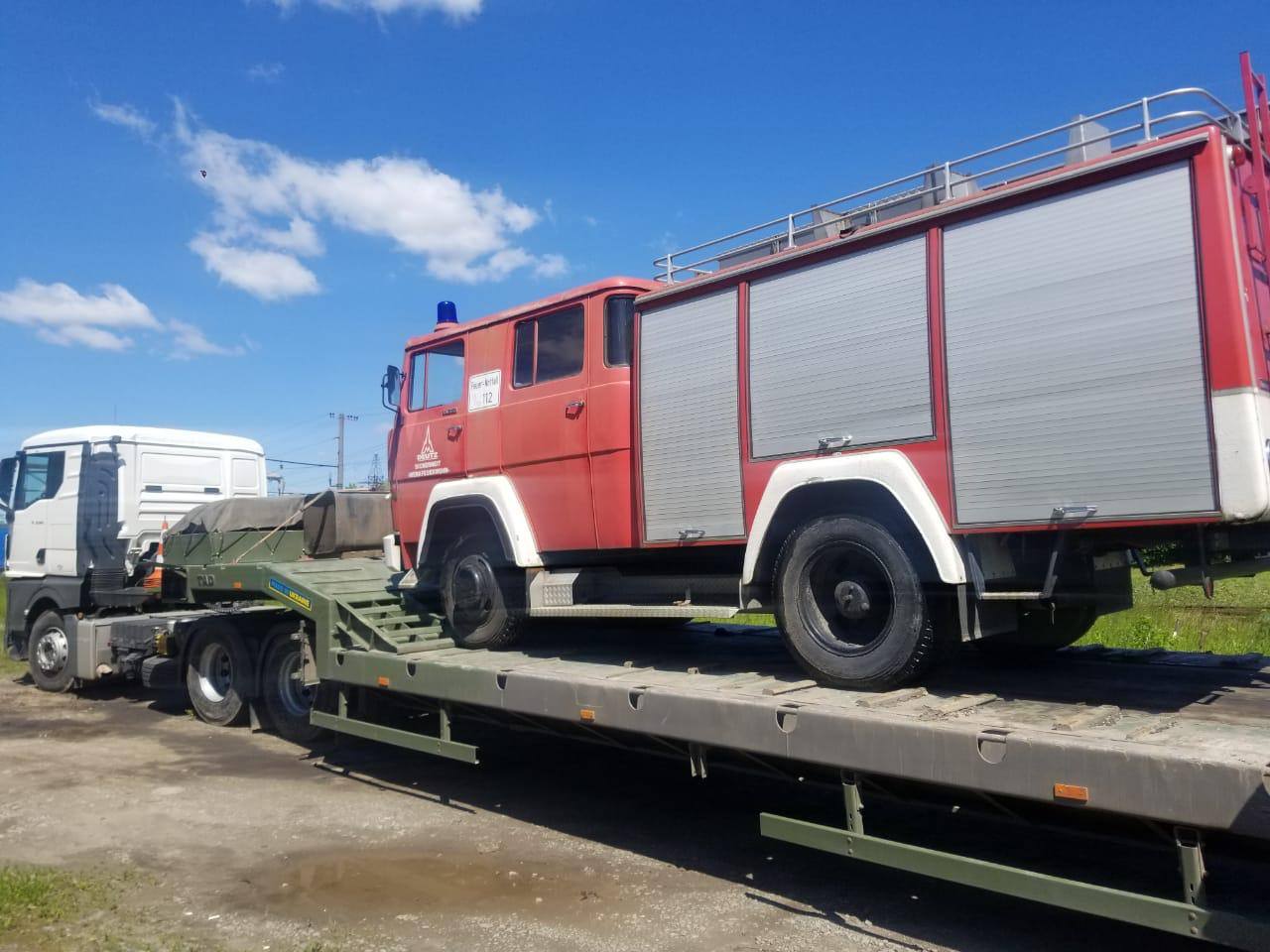 Дві пожежні машини вирушили на передову