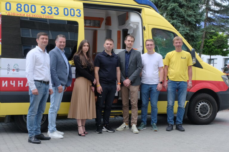 «Партнерство у сфері охорони здоров’я»: «Народна самооборона Львівщини» передала «швидку» Першому медичному об’єднанню Львова