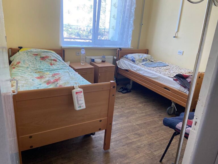 «Народна самооборона Львівщини» передала медичні ліжка та меблі госпіталю у Винниках