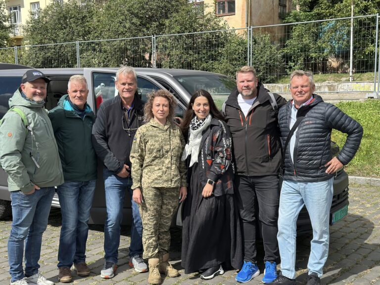 ГО «Fritt Ukraina» передала шостий евакуаційний автомобіль для бойових медиків