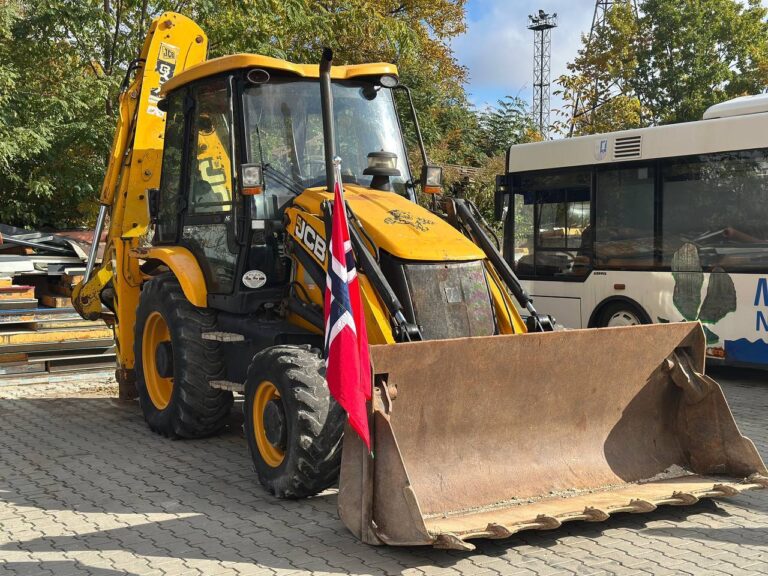 Потужна техніка для фронту: 45-та артилерійська бригада отримала екскаватор від Fritt Ukraina
