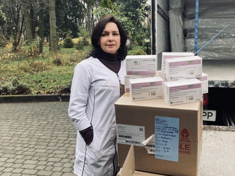 «Народна самооборона Львівщини» передала геріатричному пансіонату матраци та ліки