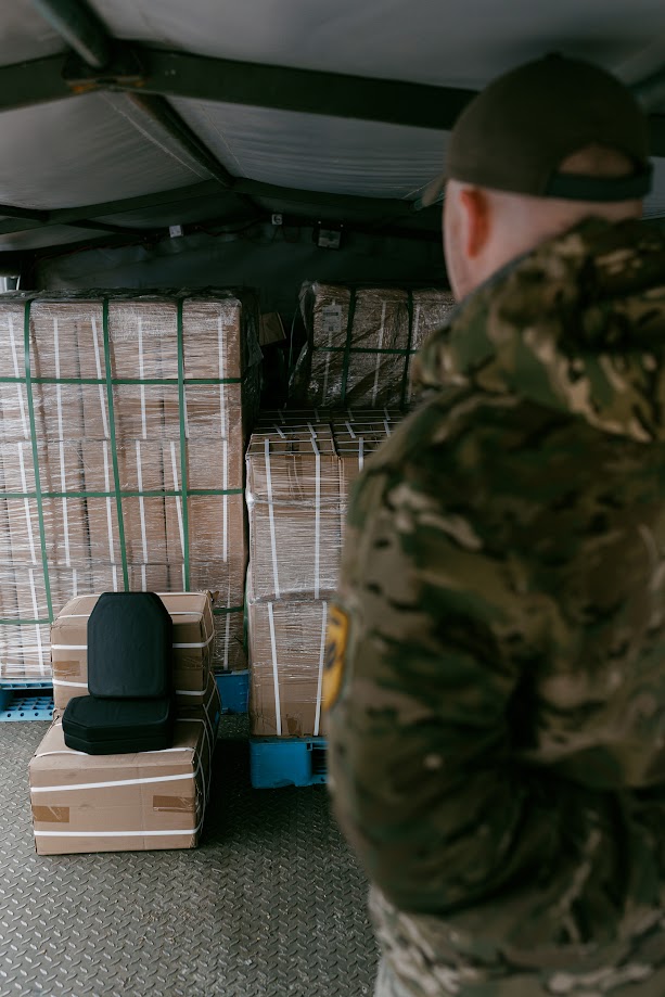 «Народна самооборона Львівщини» передала захисні бронеплити класу захисту 6+ українським військовим