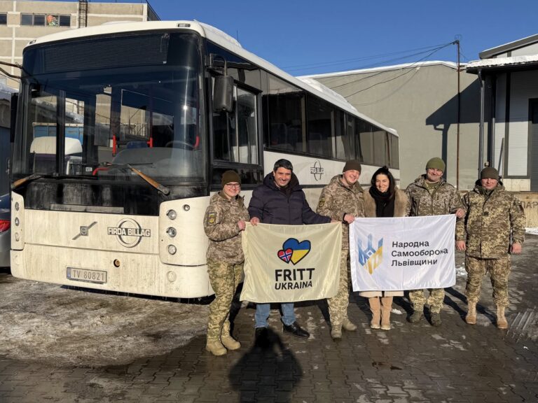 «Народна самооборона Львівщини» передала автобус Сухопутним військам ЗСУ