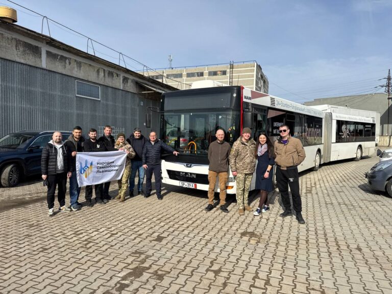 Національній академії сухопутних військ передали автобус для виконання службових завдань
